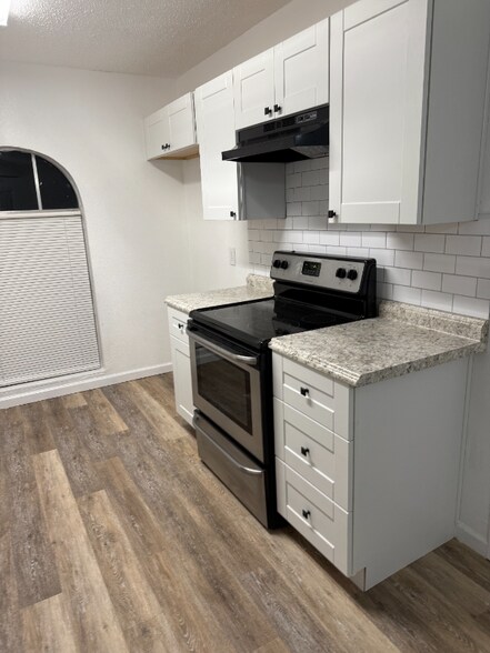 Building Photo - 652 Sue Ann Ln