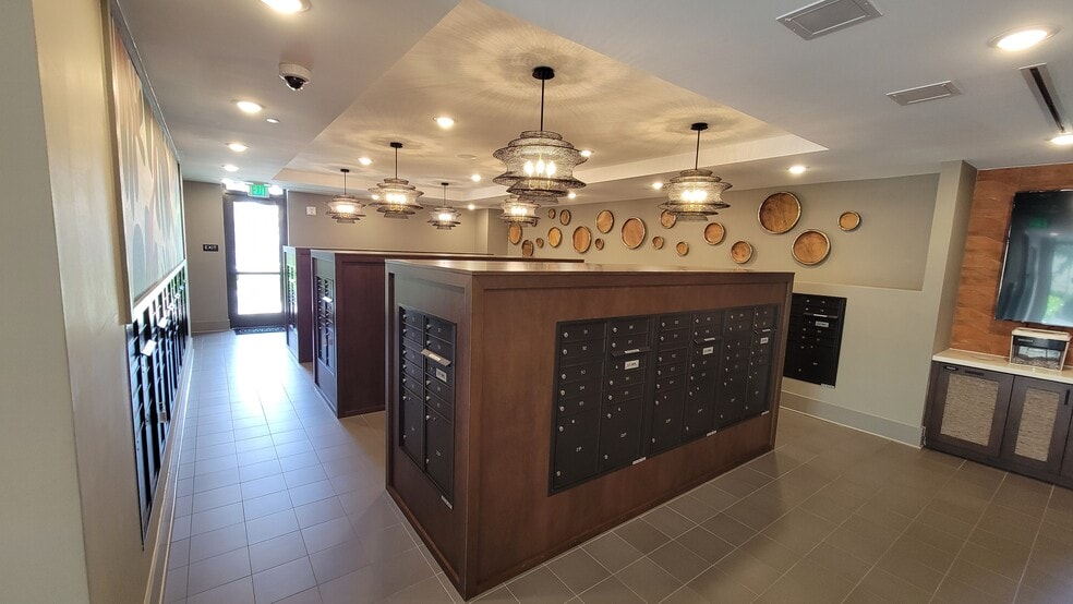 Building Photo - 6833 SW 28th Ter