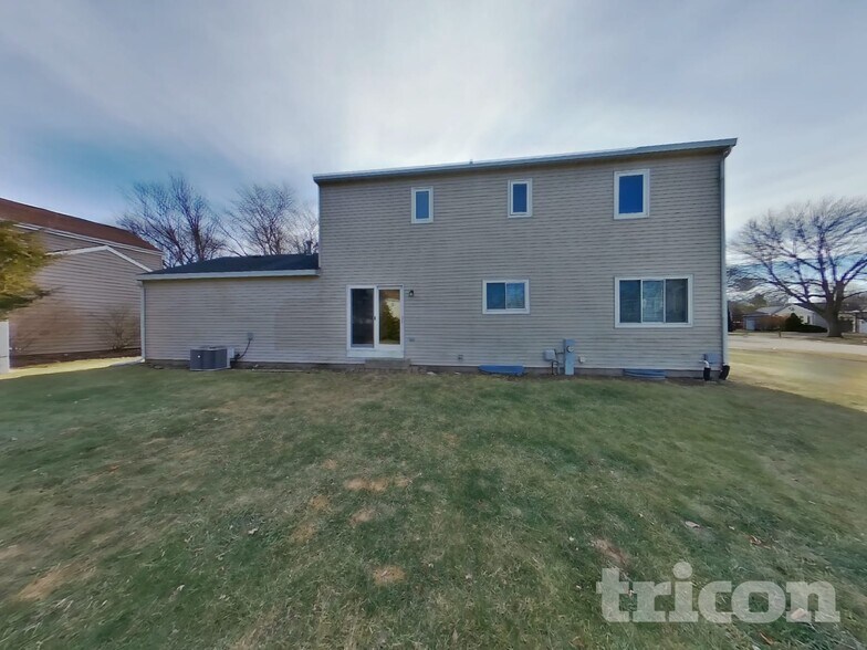 Building Photo - 1331 Fairfield Ct