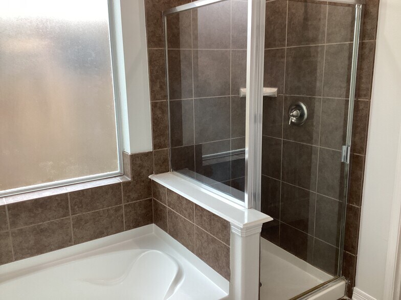 Building Photo - 6434 Tea Tree Dr