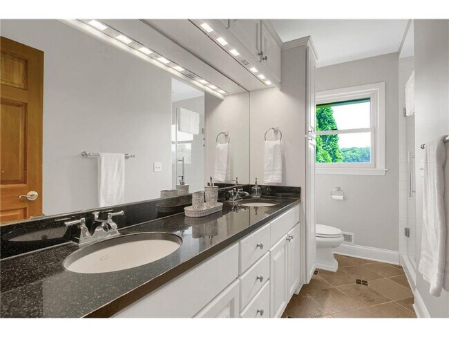 Building Photo - 3465 Deephaven Ave