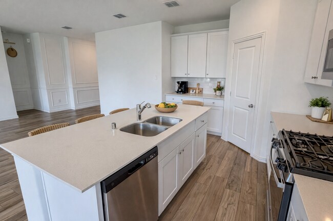 Building Photo - **MOVE IN READY HOME**