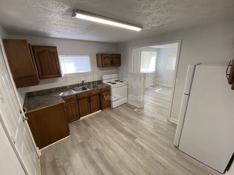 Building Photo - 815 S Calumet St