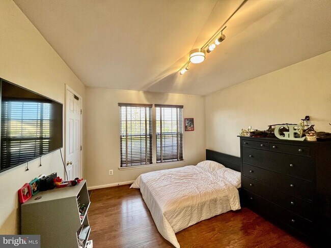 Building Photo - 15000 Onan Ct