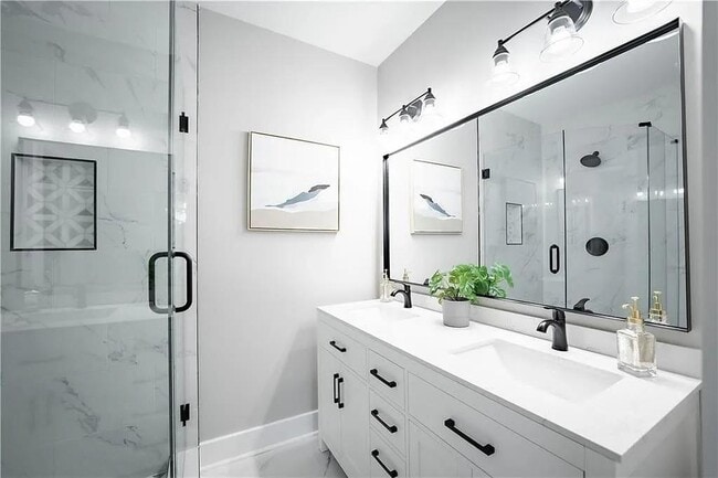 Building Photo - 943 Rose Cir SW