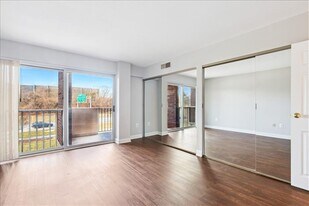 Building Photo - 1300 Army Navy Dr