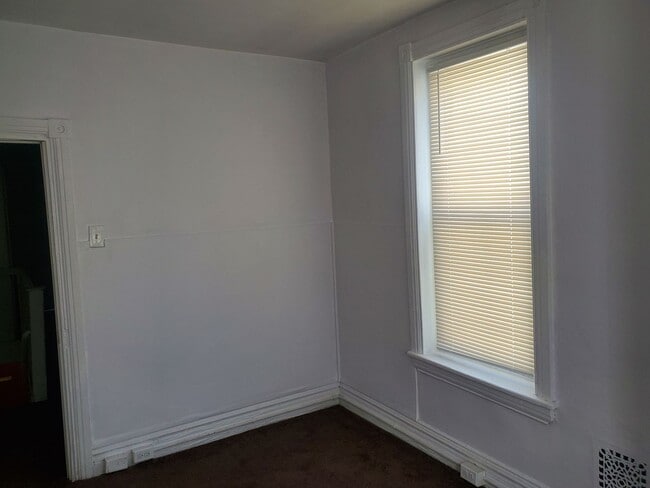 Building Photo - 3 Bedroom House in West Philadelpia