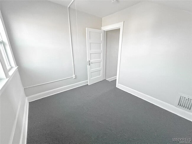 Building Photo - 527 24th St
