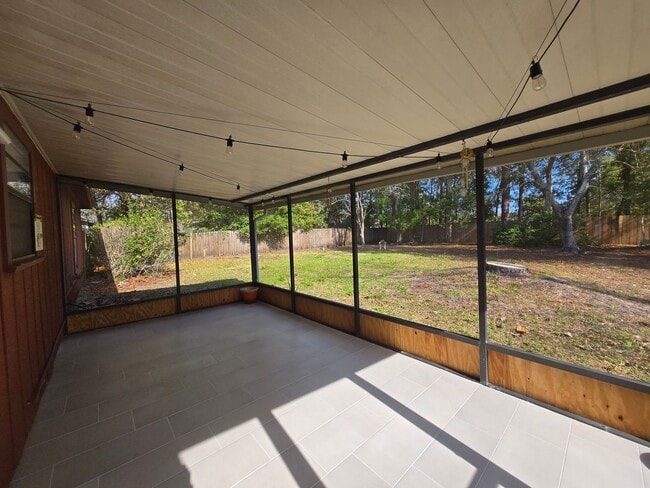 Building Photo - 3/2- Adorable home in Northwood Pines