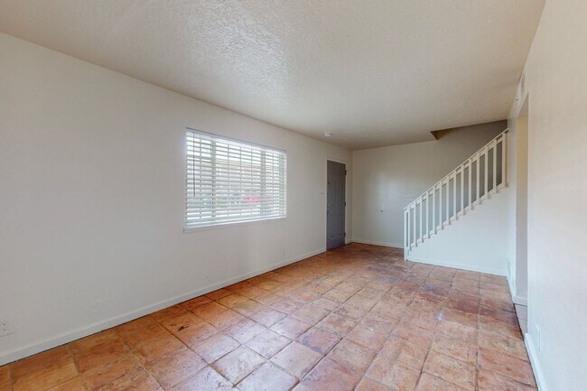 Building Photo - North Valley 3 bedroom Townhouse