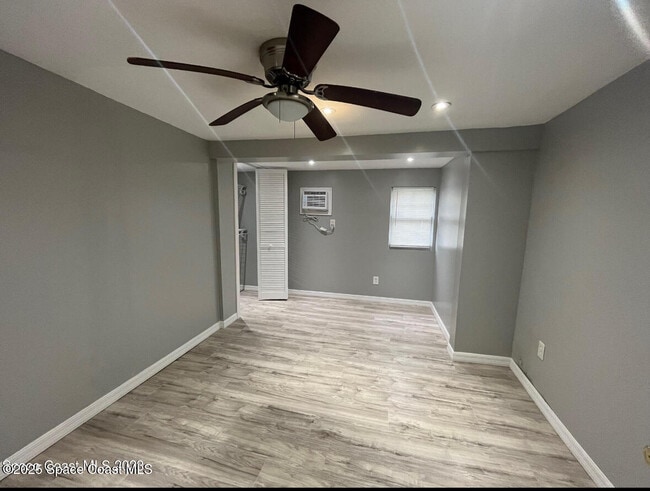 Building Photo - 329 Pine Ave