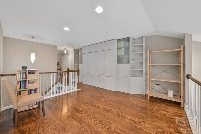 Building Photo - 172 Price Ct