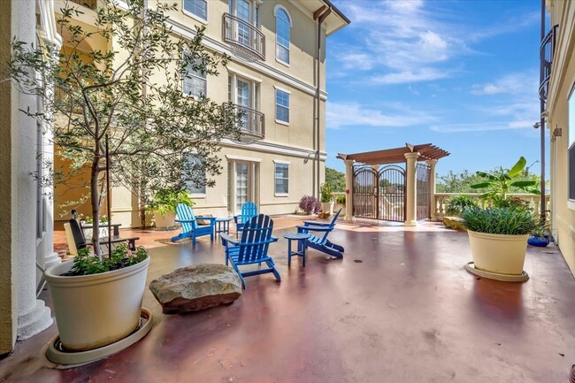 Building Photo - 7134 Mapleridge St