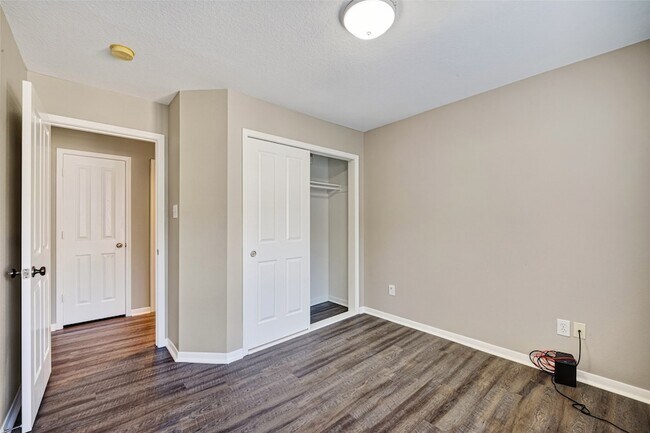 Building Photo - 77 Woodlily Pl