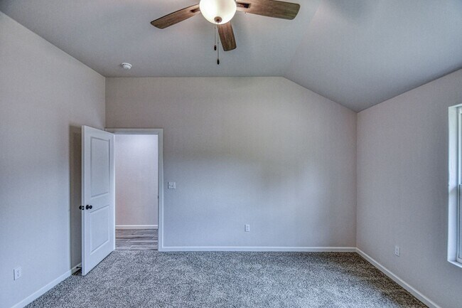 Building Photo - Brand New Construction in Varenna Landing!
