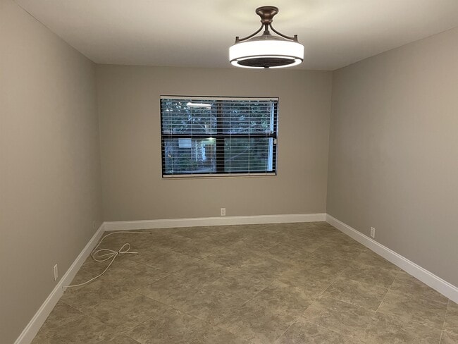 Building Photo - 3115 Oakland Shores Dr