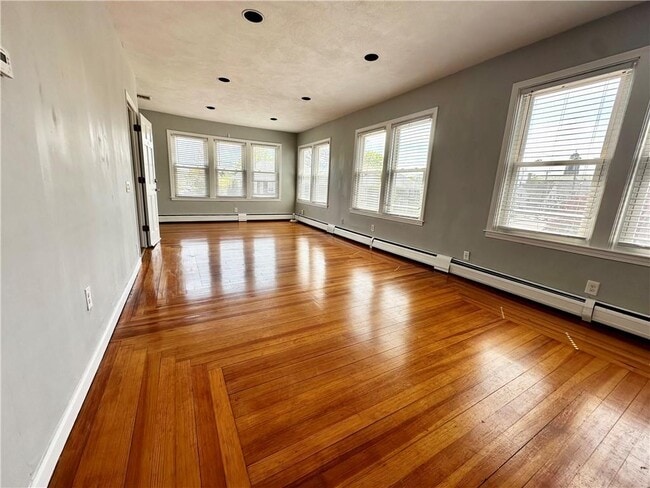 Building Photo - 834 Central Ave