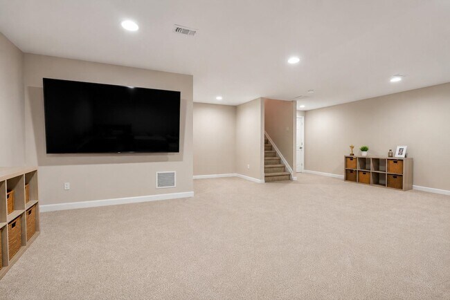 Building Photo - 12 Eckert Dr