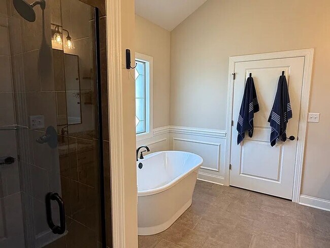 Building Photo - 26316 Woodfield Dr