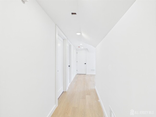 Building Photo - 10 W Railroad Ave