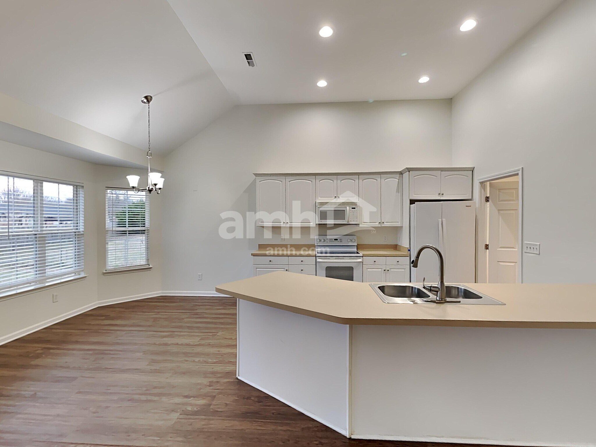 Building Photo - 315 Madrid Dr