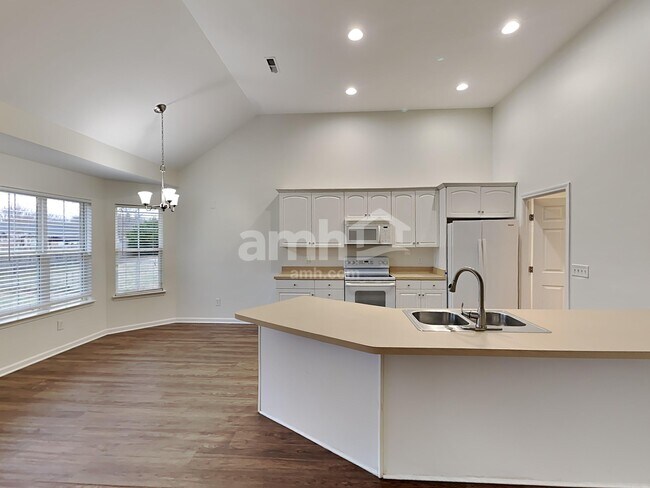 Building Photo - 315 Madrid Dr