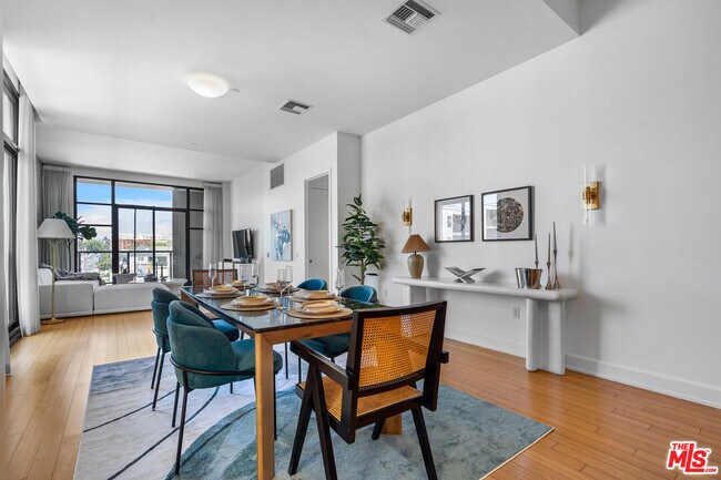 Building Photo - 3223 W 6th St