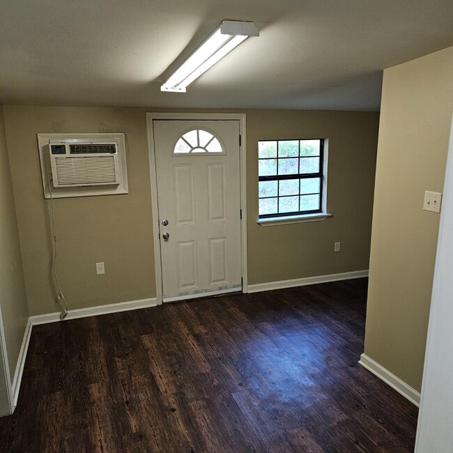 Building Photo - 3221 Choctaw Rd