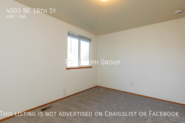 Building Photo - Spacious and bright 4 bed minutes from Ren...