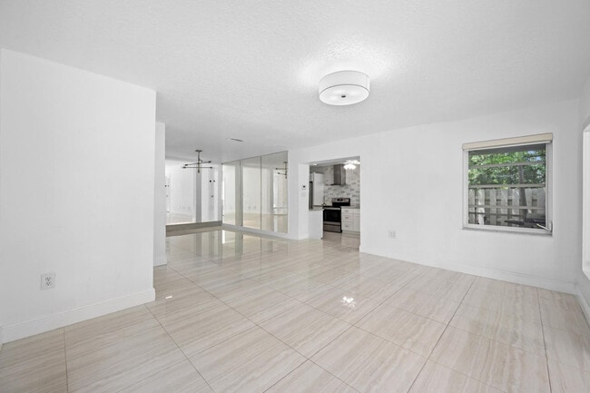 Building Photo - 1311 Monroe St