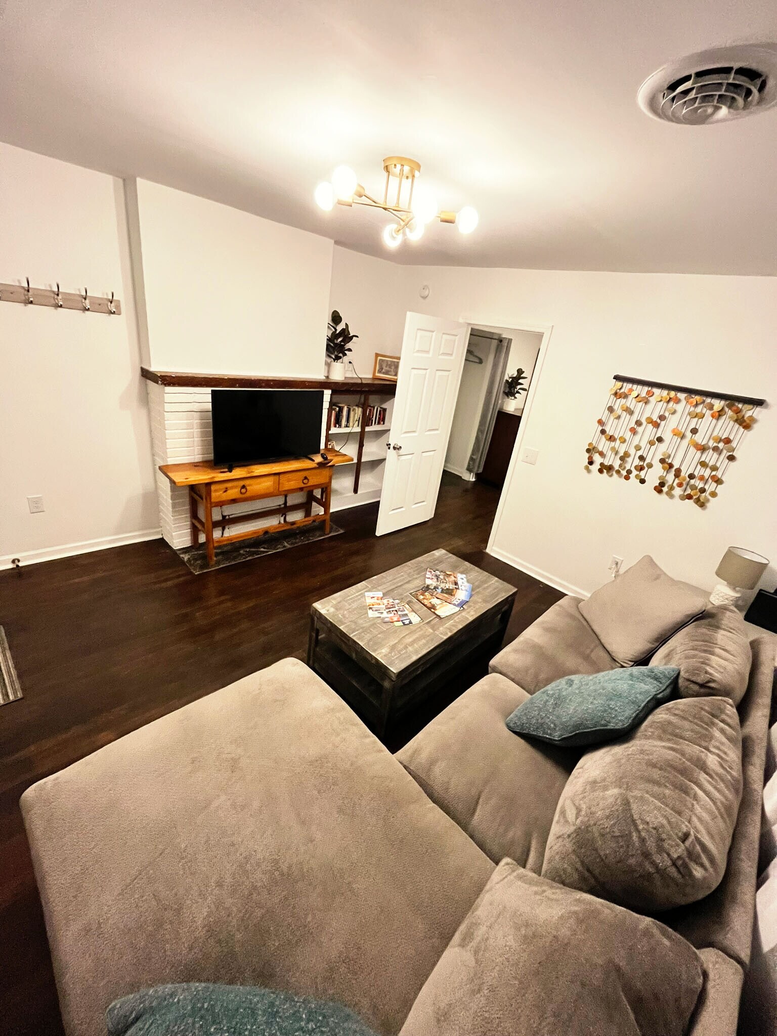 living room - 711 Hamilton St