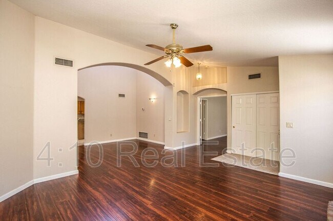 Building Photo - 16221 S 34th Way