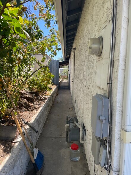 Building Photo - 935 Ramona Ave