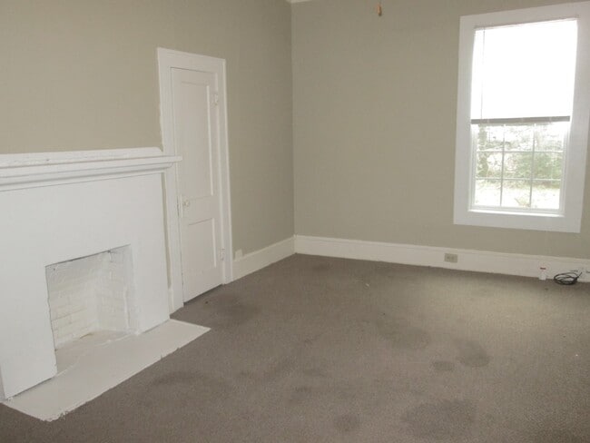 Building Photo - 4 Bedroom Close to LA Tech