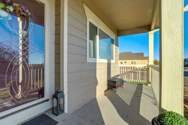 Building Photo - Welcome to this move in ready home off of ...