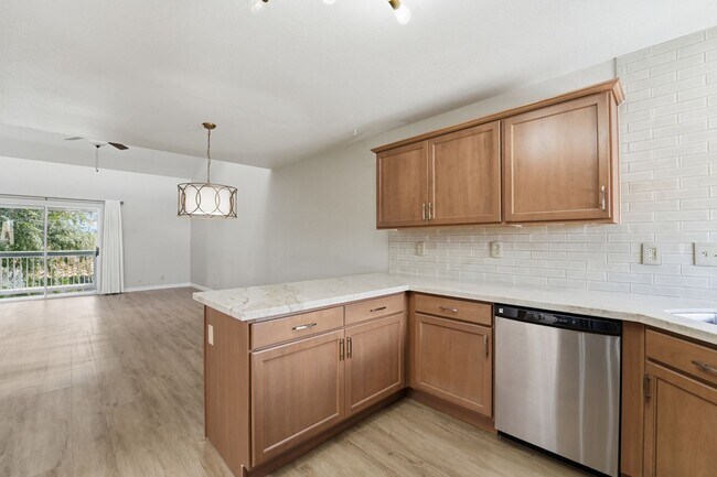 Building Photo - Fully Updated 2 Bed Mesa Condo | Quartz Counters + Pool & Spa