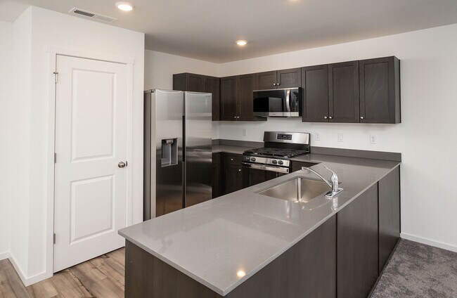 Building Photo - Brand New Home - 3bdrm 2.5ba - The Reserve in the Pines - La Pine, OR