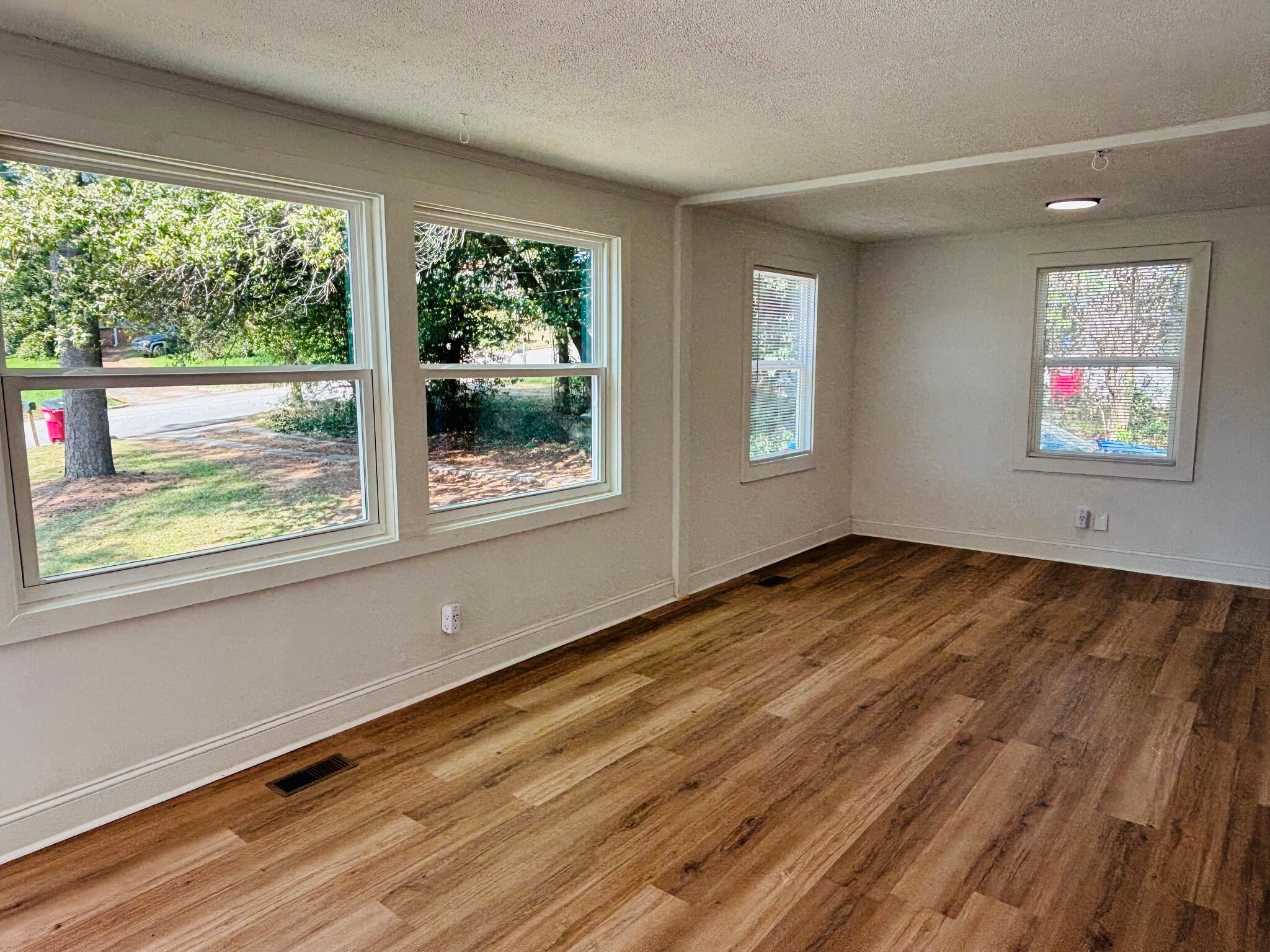 Building Photo - 1615 Engle Dr