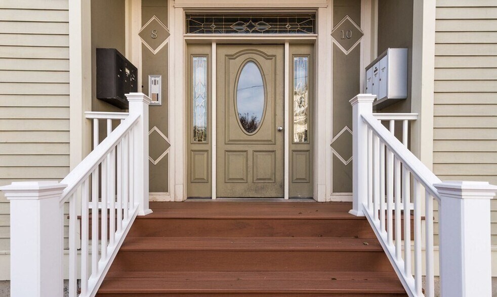 Building Photo - 8 Howell St