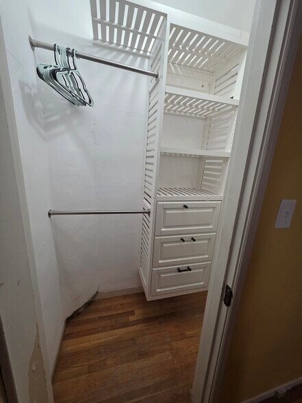 Building Photo - 9333 Lawlor St