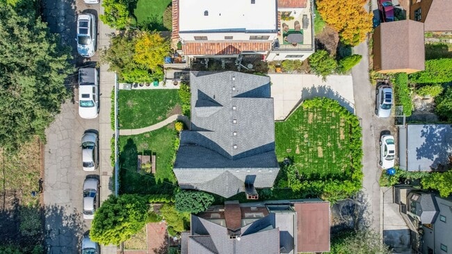 Building Photo - 4Bd/1.75Ba Seattle House