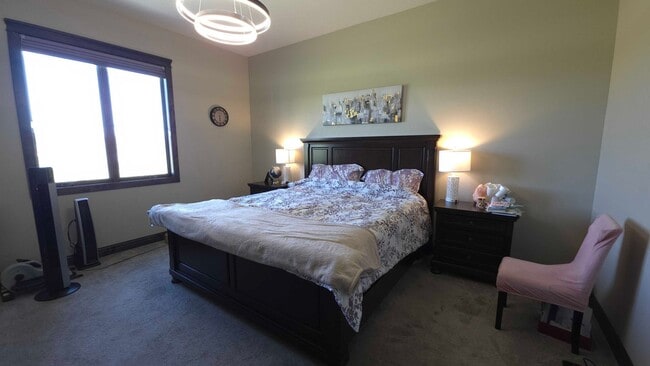 Building Photo - Incredible Home with Great Views in NW Bis...