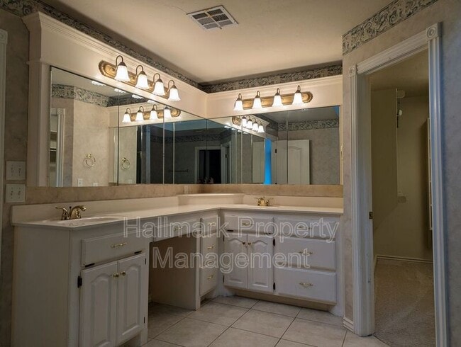 Building Photo - 214 Boulevard Du Lac