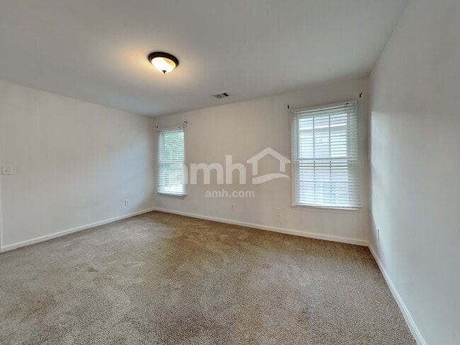 Building Photo - 1701 Hillside Bend Xing