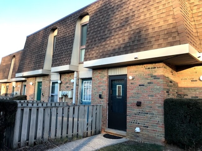 Primary Photo - 7425 Countrybrook Dr