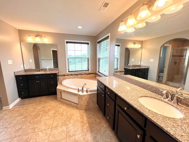 Building Photo - 3006 Farm View Dr