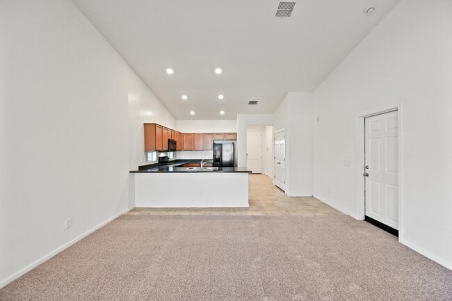 Building Photo - 1630 E Grove St