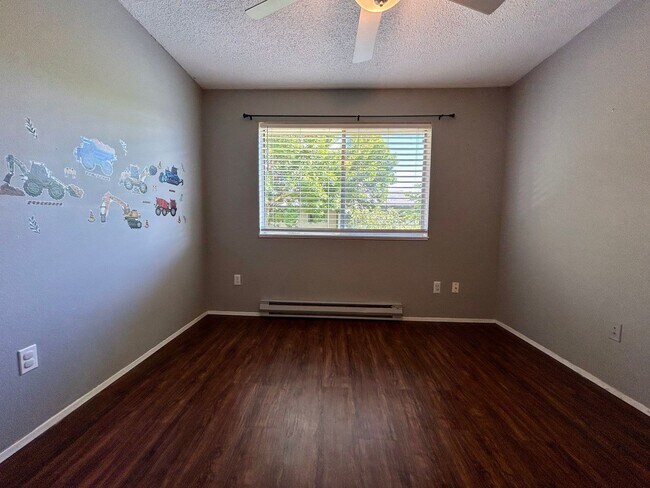 Building Photo - FIRST MONTHS RENT FREE! Welcome to your new home!