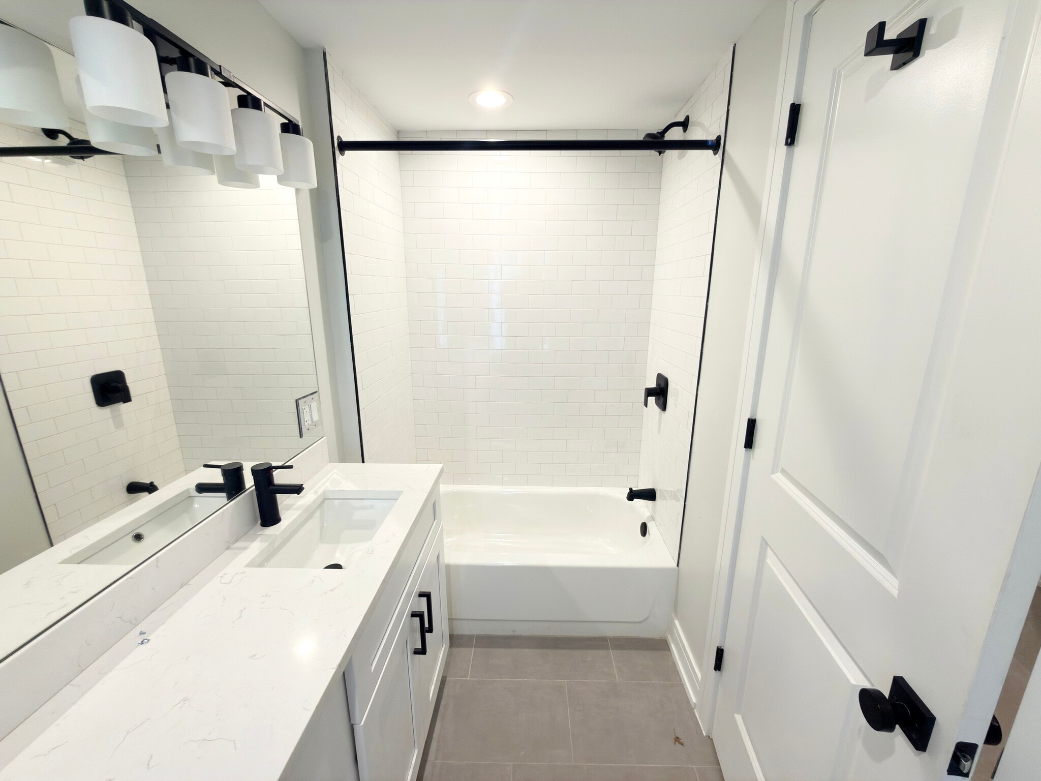 Building Photo - 858 N Paulina St