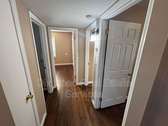 Building Photo - 600 Valleyview Dr